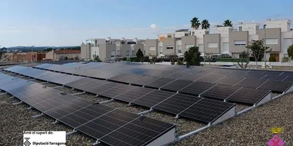 Finalitza la instal·lació fotovoltaica a l’Escola Les Eres de Creixell