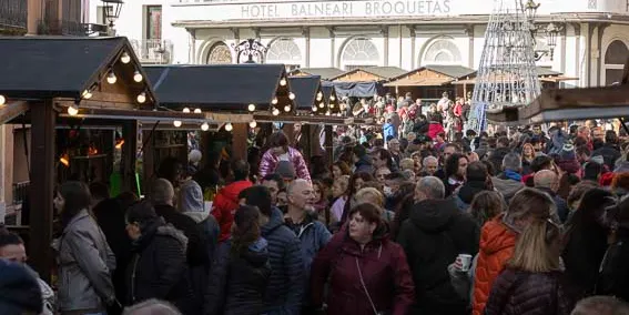 Milers de visitants i 38.000 racions de brou termal repartides consoliden el Mercat de Nadal de Caldes com una cita de referència a Catalunya