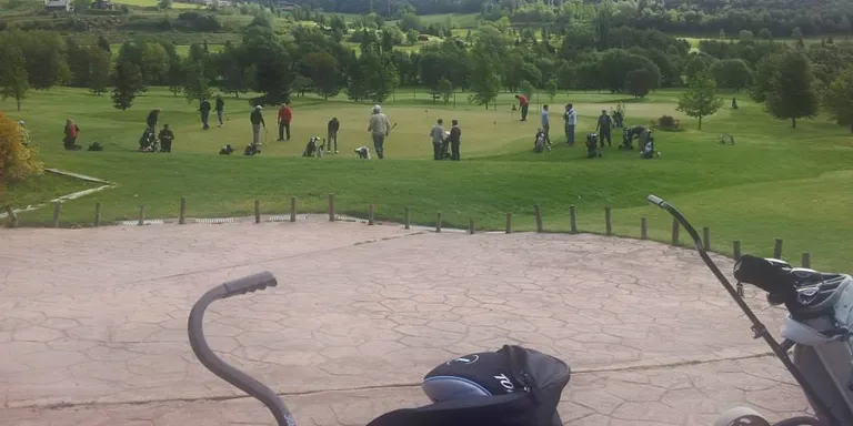 Més de 40 jugadors participen en el Campionat de Golf Mas d'en Roqueta