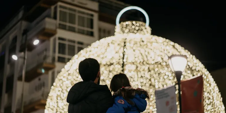 Cambrils ja viu el Nadal amb les visites del Pare Noel i els elfs, el tió més solidari i les atraccions infantils
