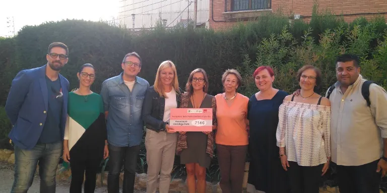 El PSC lliura més de 700 euros de la seva paella solidària a Oncolliga