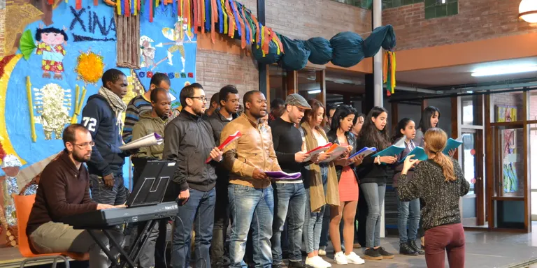 Àkan emociona en el seu concert a Pineda