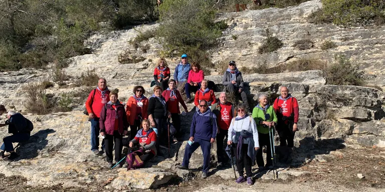 Una trentena de calderins i calderines participen en una passejada del cicle 'A cent cap als cent' de la Diputació de Barcelona
