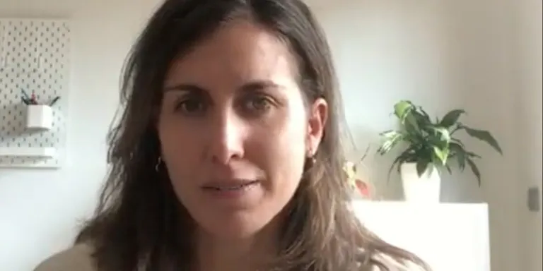 La calderina Marta Ramos recupera el seu fill, dos mesos després de denunciar que l'exmarit se l'havia endut a l'estranger