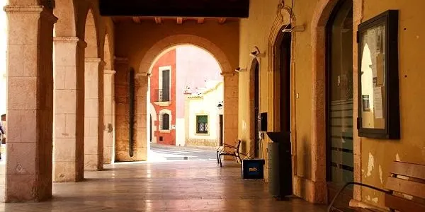 L’enganxada de cartells donarà el tret de sortida a la campanya electoral aquesta mitjanit