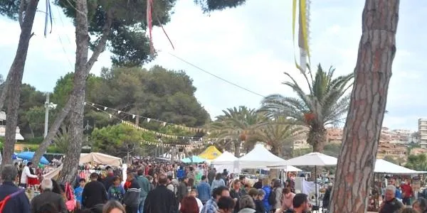 Més de 12.000 persones visiten la tercera edició del Pleamar Vintage Market d’Altafulla