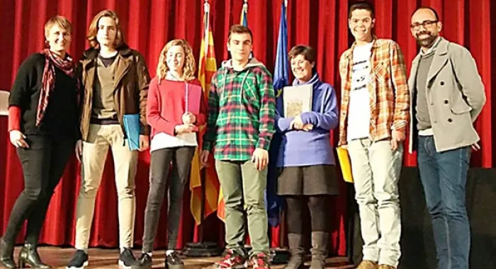 Els premiats acompanyats de la regidora d'EducaciÃ³, Susanna Mir, i el regidor de Cultura, Joan Miq