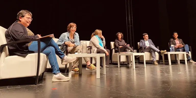 Més de 500 persones presencien un debat electoral plàcid i sense retrets
