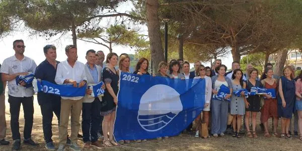 La bandera blava torna a certificar la qualitat de la platja d'Altafulla