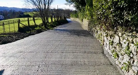 EL AYUNTAMIENTO ESTÁ ADECENTANDO CASI 1’5 KILÓMETROS DE CAMINOS VECINALES