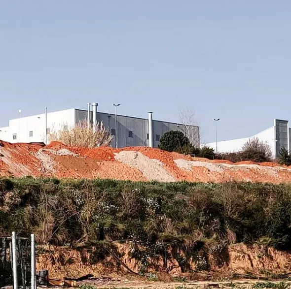 Polèmica per la segona caducitat consecutiva dels expedients sancionadors contra tres empreses que haurien abocat il·legalment terres prop de la Borda