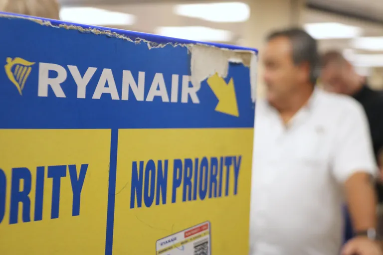 Acord entre CCOO i Ryanair sobre les condicions salarials de la tripulació de cabina