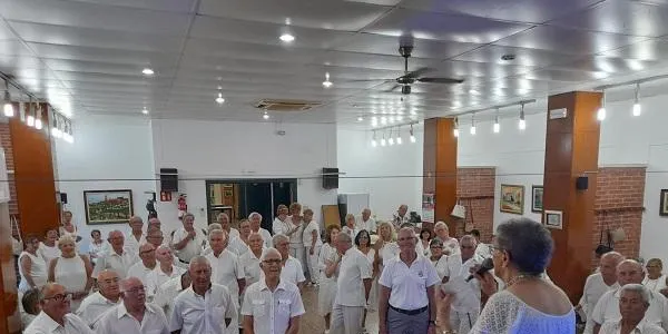 Un centenar d’usuaris celebren la festa de final de curs de la Llar de Jubilats i Pensionistes de Creixell