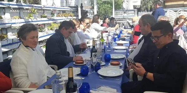 Els comerciants d'Altafulla realitzen intercanvien impressions en la calçotada d'ATECA