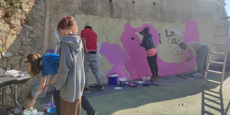 L’AVAM pinta un mural al Pla dels Frares en commemoració del Dia Internacional de les Dones