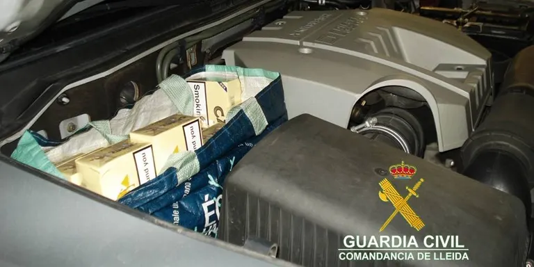 Nou comís de 230 paquets de tabac de contraban a la duana de la Farga de Moles