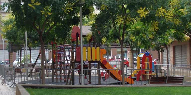 Obres per millorar la seguretat infantil a la plaça de Lleteries