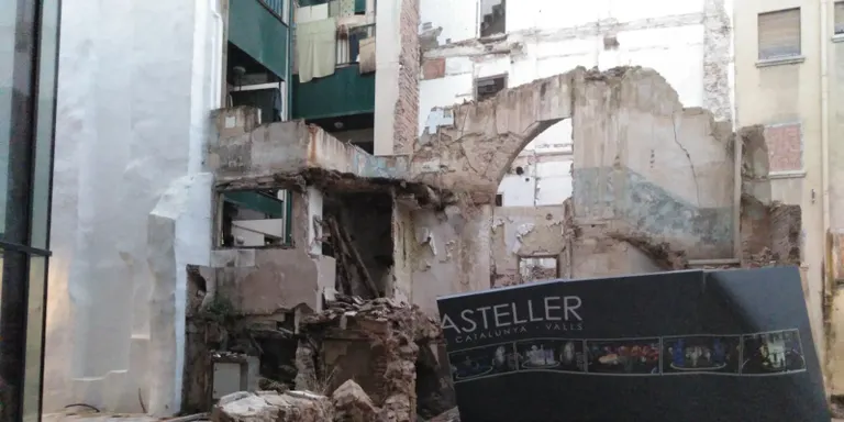 S’esfondra un mur annex al museu Casteller