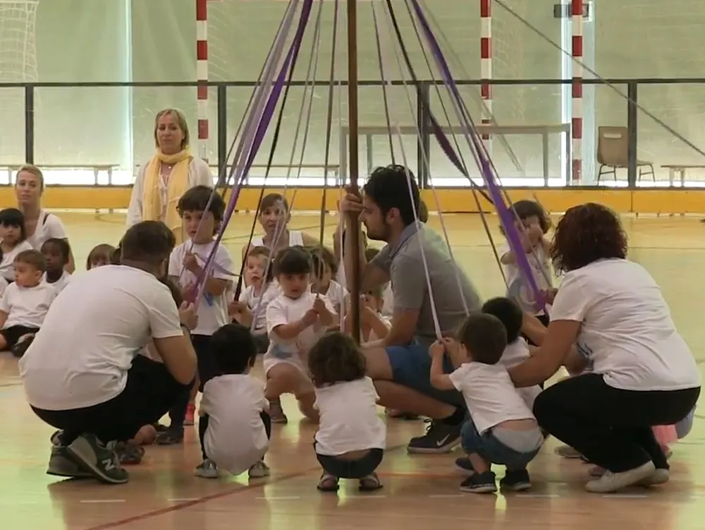VIDEO: Les escoles bressol municipals ballen a La Llana
