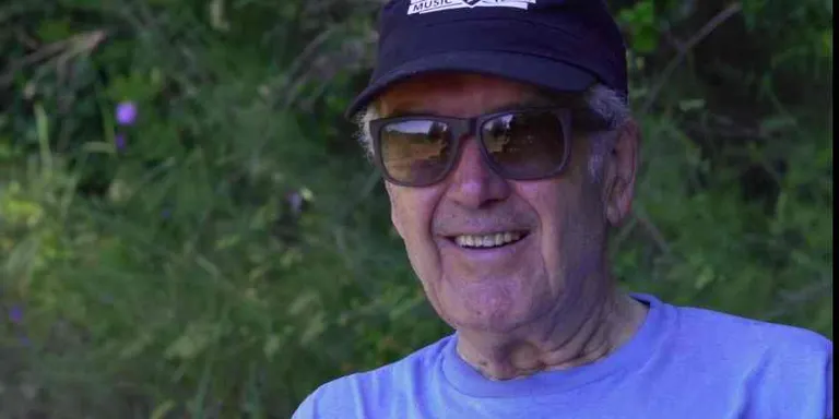 El director de cinema Patxi Uriz, finalista dels premis Humus Film Festival amb un reportatge sobre un pagès de Pineda, Tomás Latorre (1932-2019)