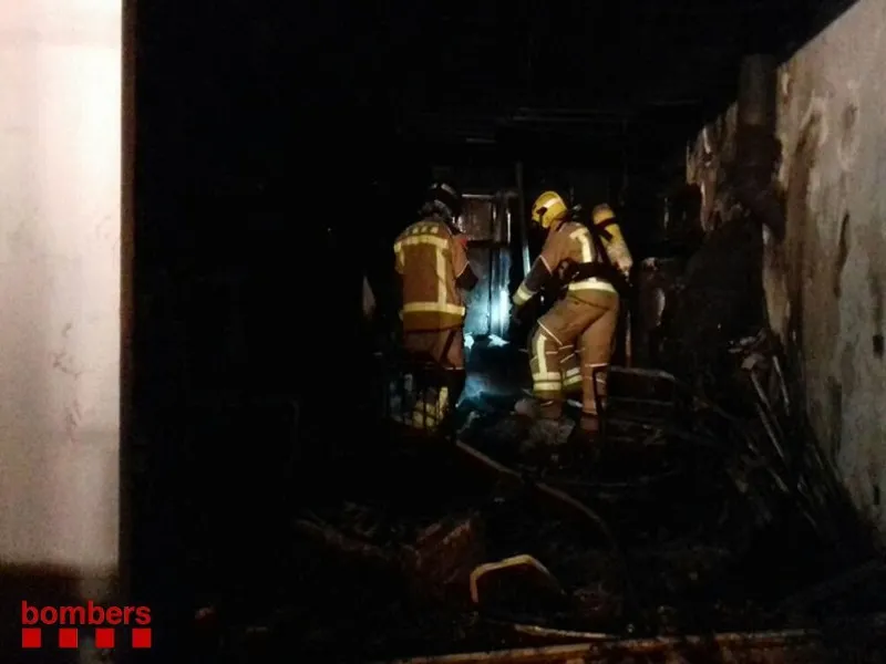 Un incendi crema el garatge d’una casa la nit de Sant Esteve