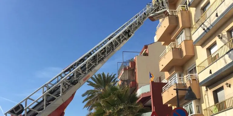 Cau part de la façana d’un immoble ubicat al carrer de Sant Jaume