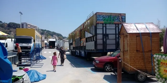 Els firaires segueixen pendents de saber si es podran col•locar al vial de la platja per Sant Zenon