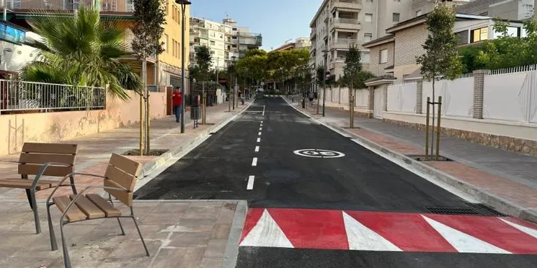 Reobert al trànsit el carrer Girona