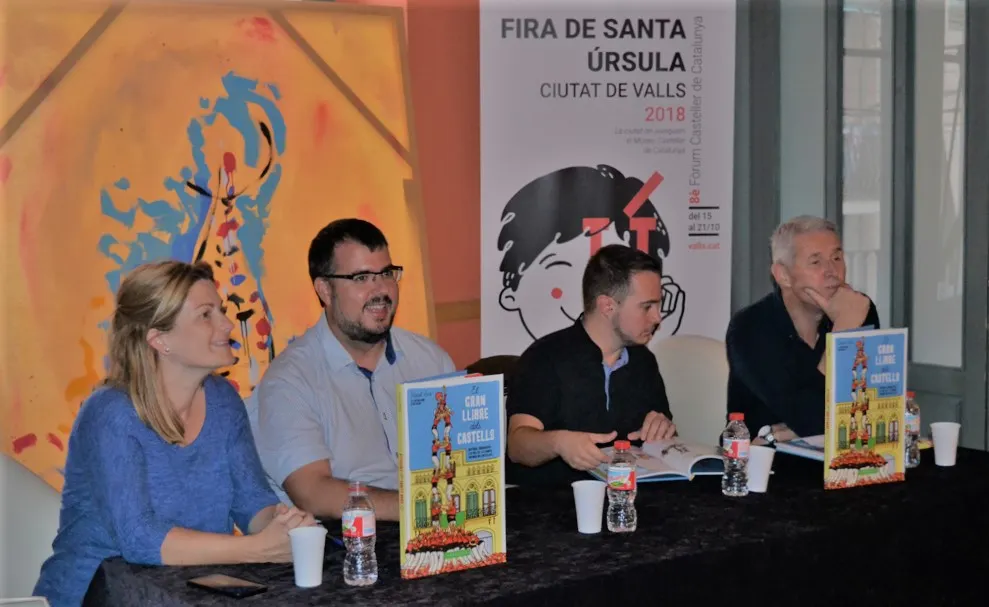 «El gran llibre dels castells» presentat al Cafè del Teatre Principal de Valls