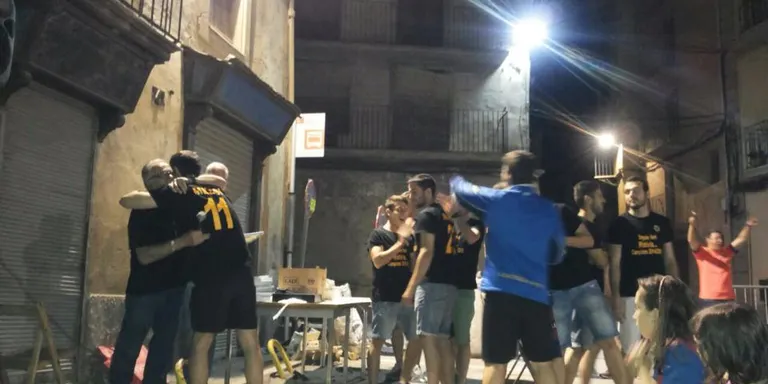 El CF Castellciutat celebra l'ascens a Primera Catalana i el títol de campió de grup