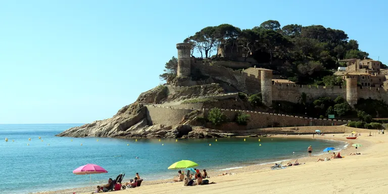 Urbanisme aprova el pla que limita els habitatges d'ús turístic a Tossa de Mar i en fixa el màxim en 1.522
