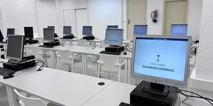 Torredembarra acull tres cursos gratuïts per reduir la bretxa digital