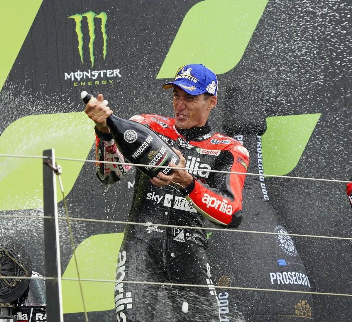 Triomf de Quartaro que l'acosta al títol però el protagonista és Aleix Espargaró