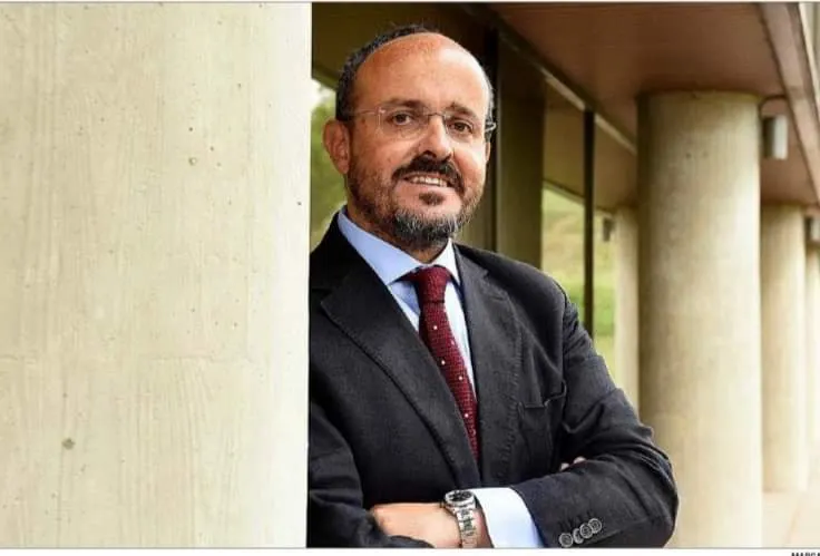 El president del PP de Catalunya Alejandro Fernández visita avui la secció local de Pineda