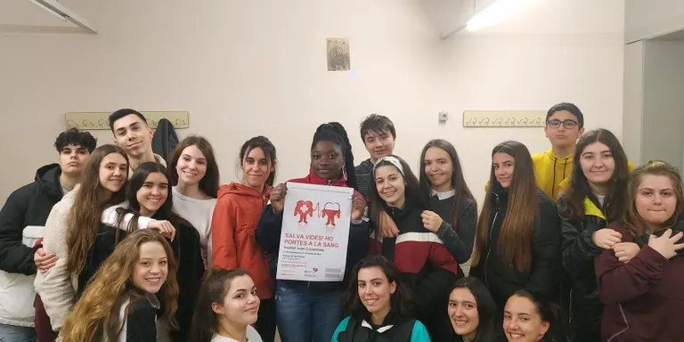 L'Alumnat de l'Institut Coromines fan avui una campanya de donació de sang