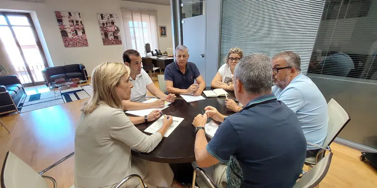 Acord per reforçar encara més la vigilància d’abocaments de residus al polígon industrial