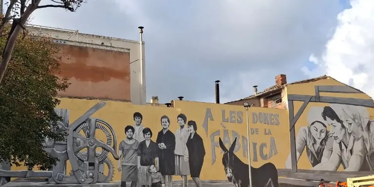 Un mural que recorda les treballadores de l'antiga Fàbrica del Morell