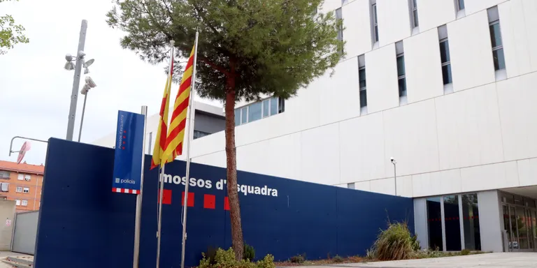 Detenen quatre persones més, una d'elles mosso en excedència, per la causa que ja esquitxava tres policies més