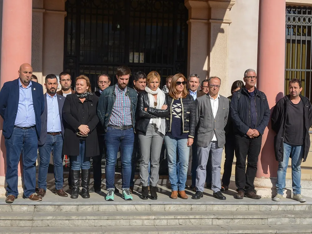 Rubí se suma al dol per les víctimes de París amb un minut de silenci
