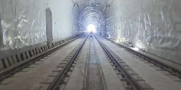 L’Ajuntament de Roda de Berà reclama a Adif que arregli els desperfectes ocasionats per les obres al túnel