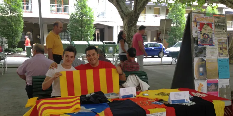 La JNC convida els veïns a penjar la senyera al balcó per la Festa Major