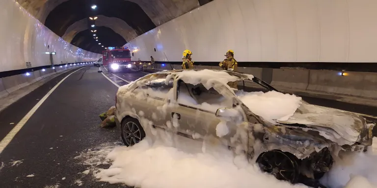 Un cotxe s'incendia a l'interior d'un túnel de la C-14 a Peramola