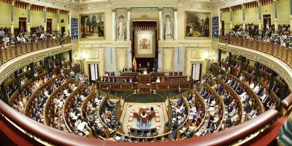 PSOE, Sumar, ERC, Bildu i PNB registren una reforma del reglament del Congrés per l'ús del català