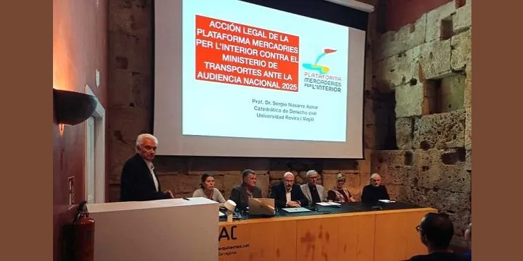 La plataforma Mercaderies per l'Interior formalitza la demanda contra el tercer carril a l'Audiència Nacional