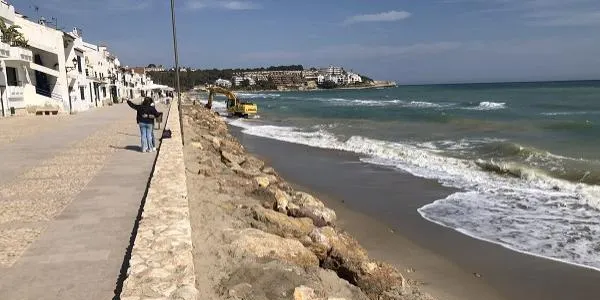 L'oposició a l'Ajuntament d'Altafulla insta el govern a condicionar la platja immediatament amb un pla de xoc