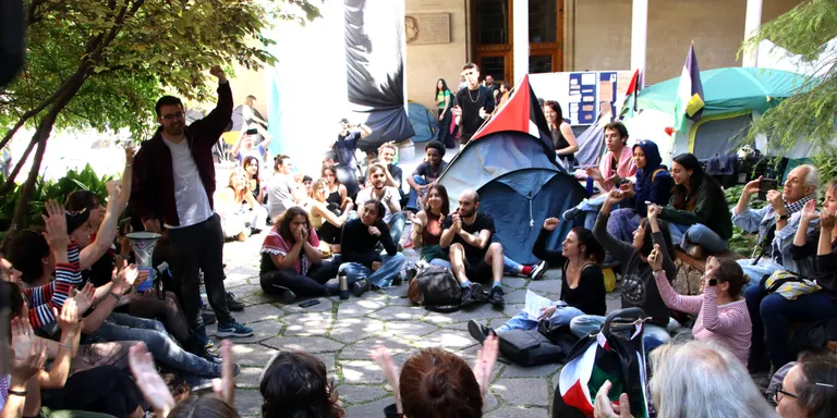 L'acampada de la UB diu que mantindrà la protesta, si el rectorat no respon