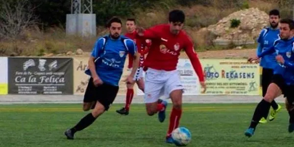 El CF La Riera s’imposa per 2 a 0 a l’Hospitalet i abandona la zona de descens