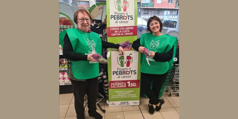 Fènix esgota les 900 bosses de la campanya "Posem-li pebrots al càncer" a Solsona i Oliana
