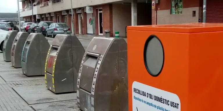 Comença la instal·lació de contenidors de recollida de l’oli domèstic