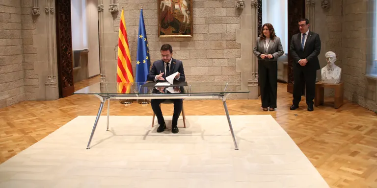 Aragonès signa el decret de convocatòria de les eleccions del 12-M